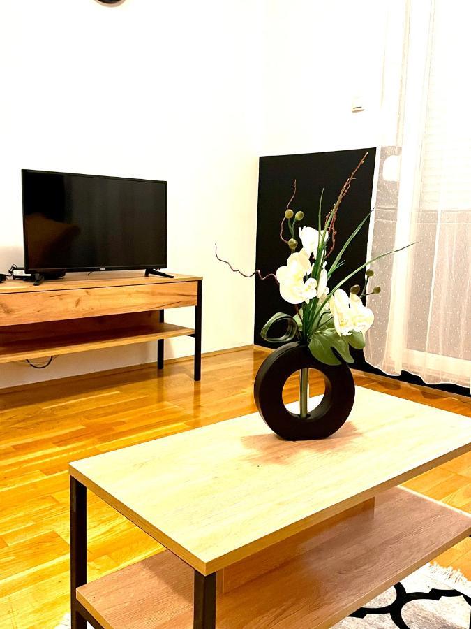 Naki Apartmani Подгорица Екстериор снимка