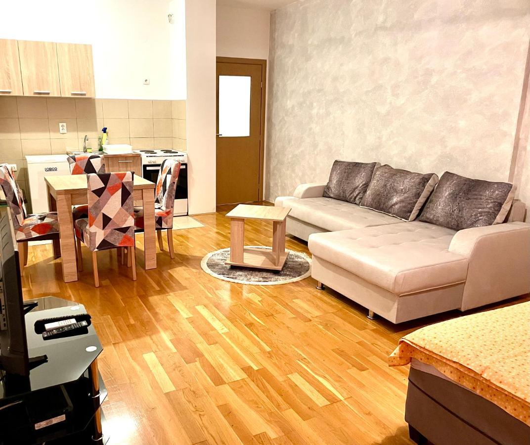 Naki Apartmani Подгорица Екстериор снимка